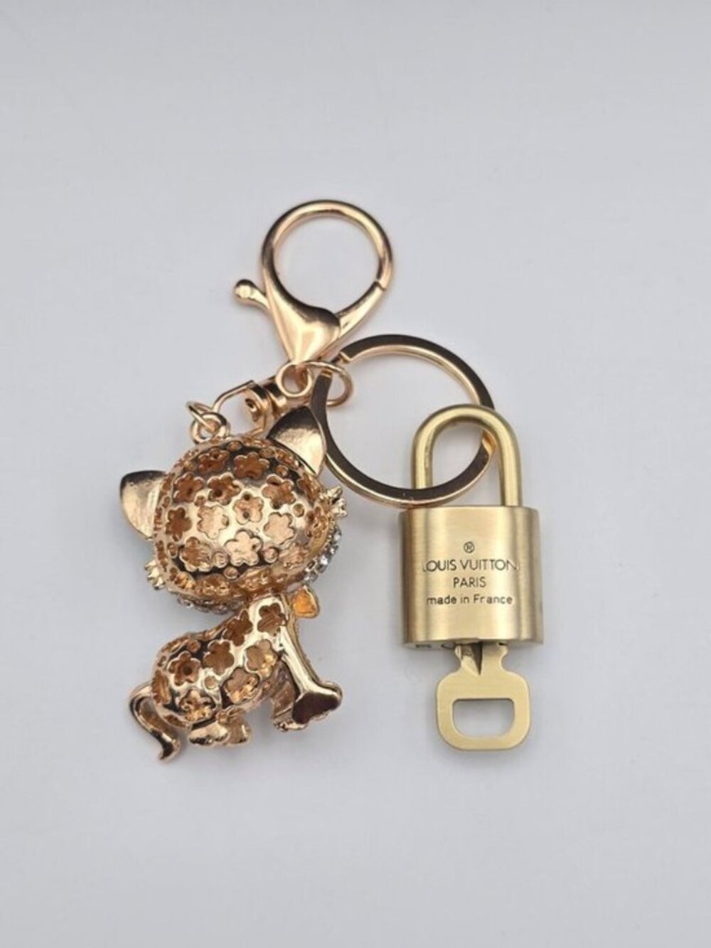 Louis Vuitton Authentic Gold Padlock 🔑 Key + Stylish Unbranded Cat Bag Charm - Picture 5 of 9
